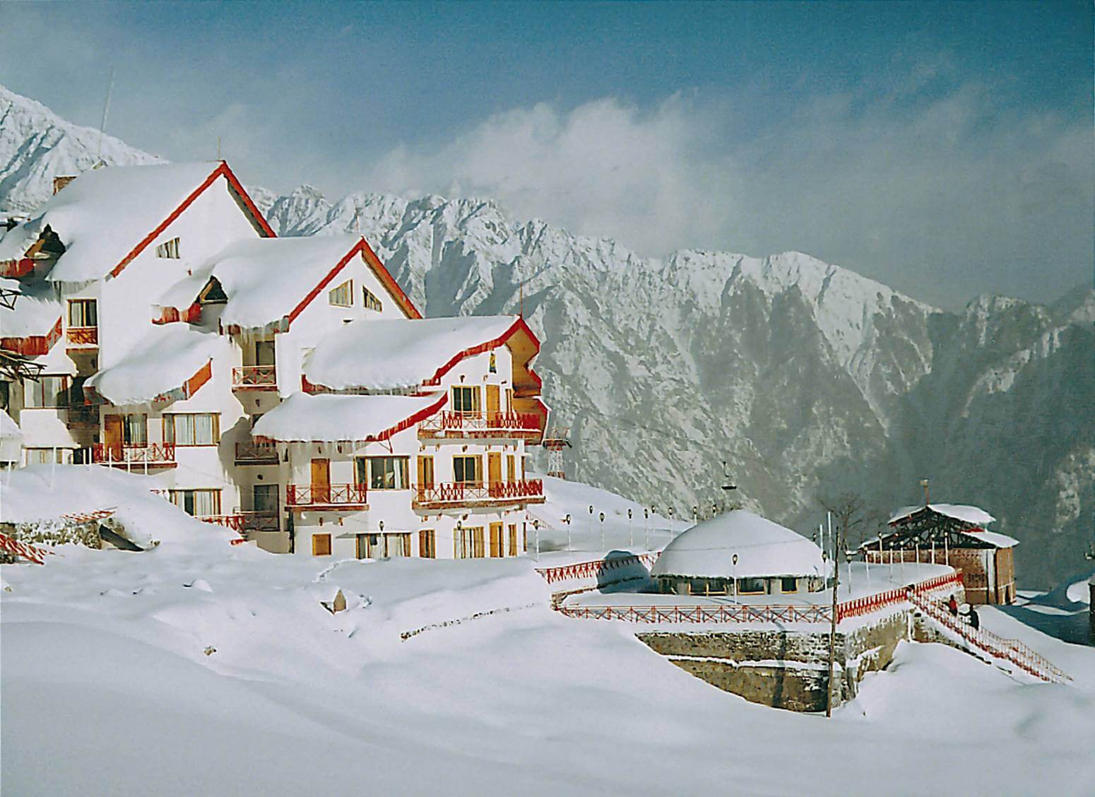 image of auli a place in Uttarakhand